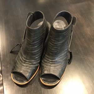 ( they are Paul green size 5 ) but I wear 7-7.5